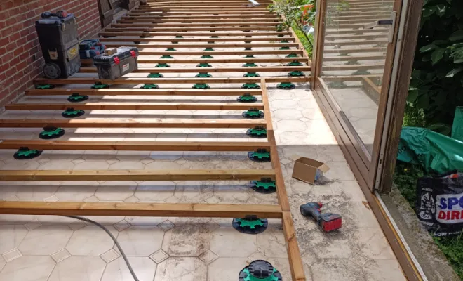 Terrasse en bois sur plots, Orchies, M.D Finitions
