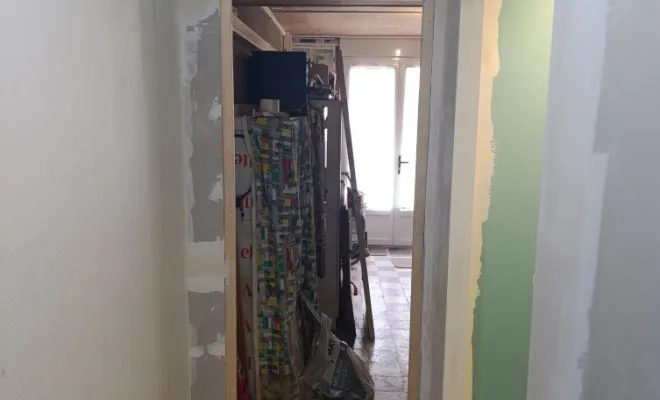 Pose d'un bâti de porte isoplane de 73cm